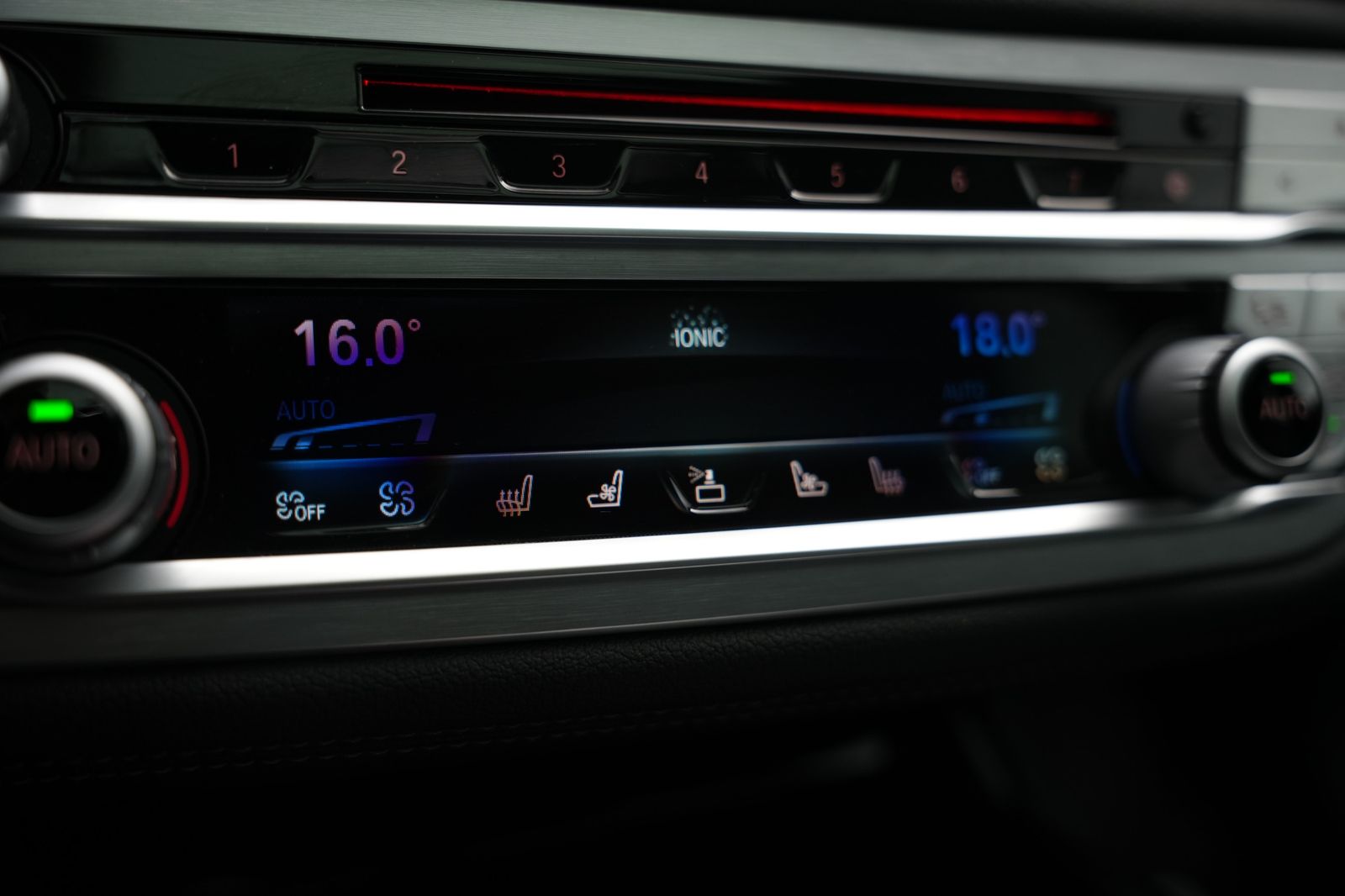 Fahrzeugabbildung BMW 750 750 xDrive*M-Paket*S-Dach*Bowers&Wilkins*HUD