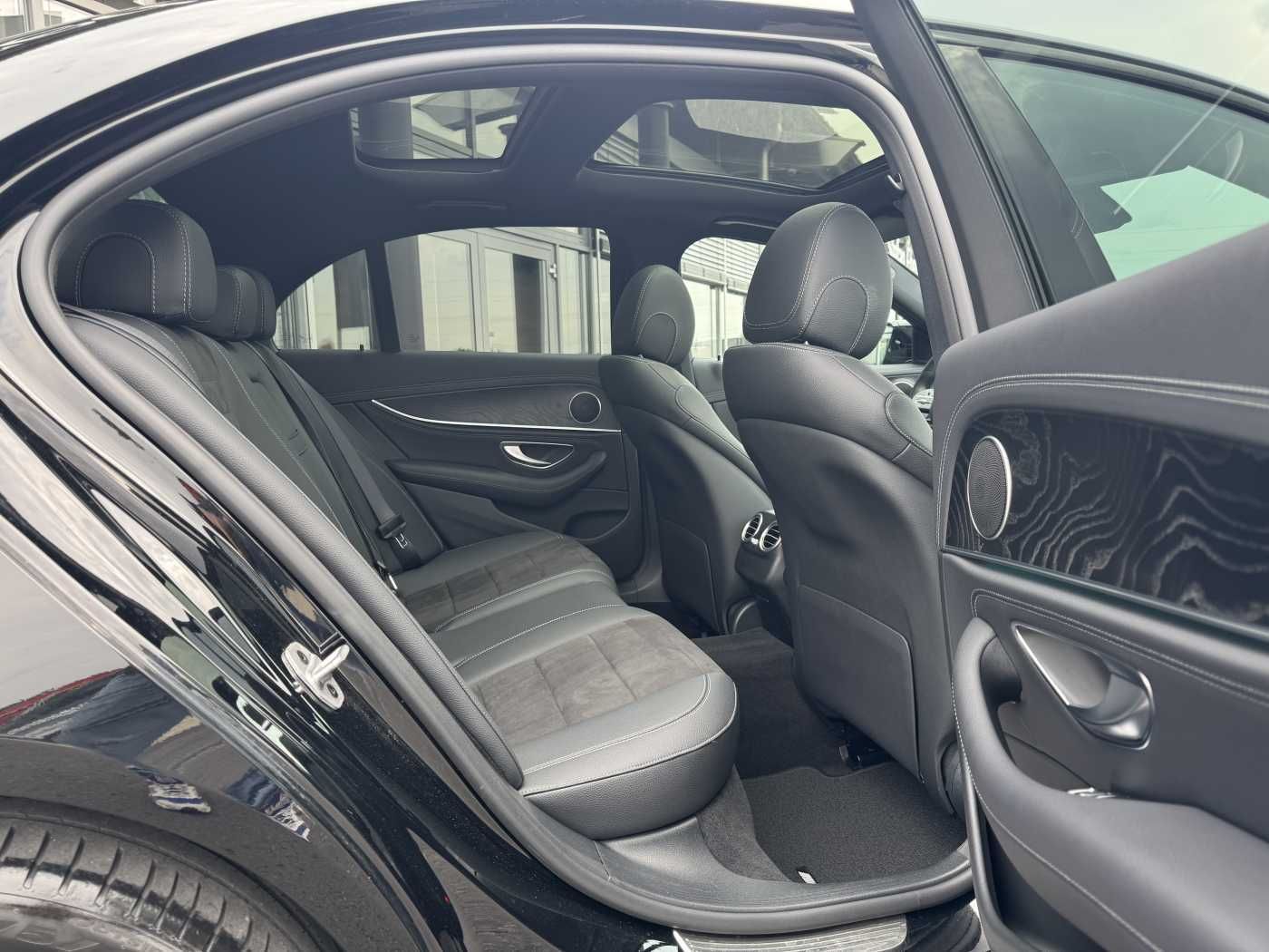 Fahrzeugabbildung Mercedes-Benz E 300de 9G AMG+Pano+Memory+Ambiente+ RFK+Night