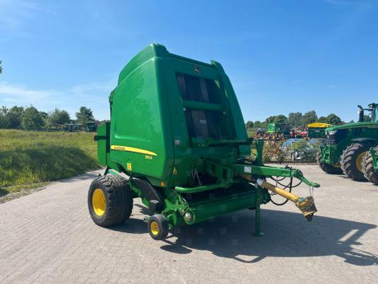 John Deere 864