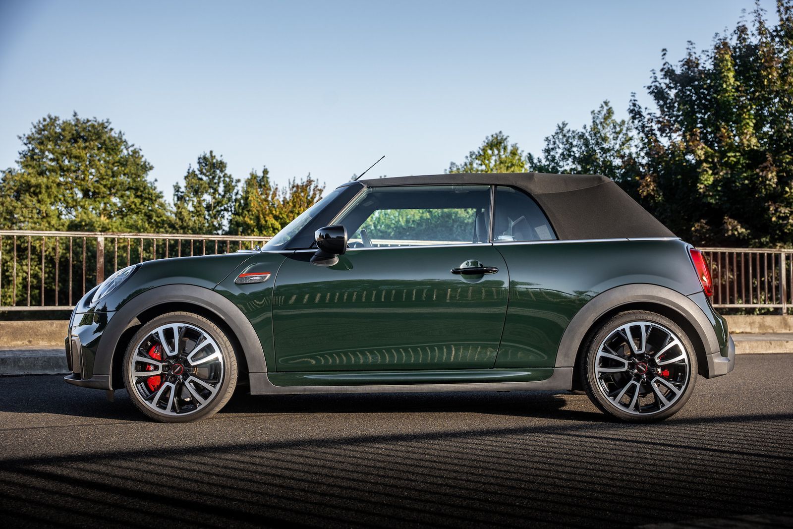 Fahrzeugabbildung MINI John Cooper Works Cabrio FACELIFT/AERO-PACK/LED