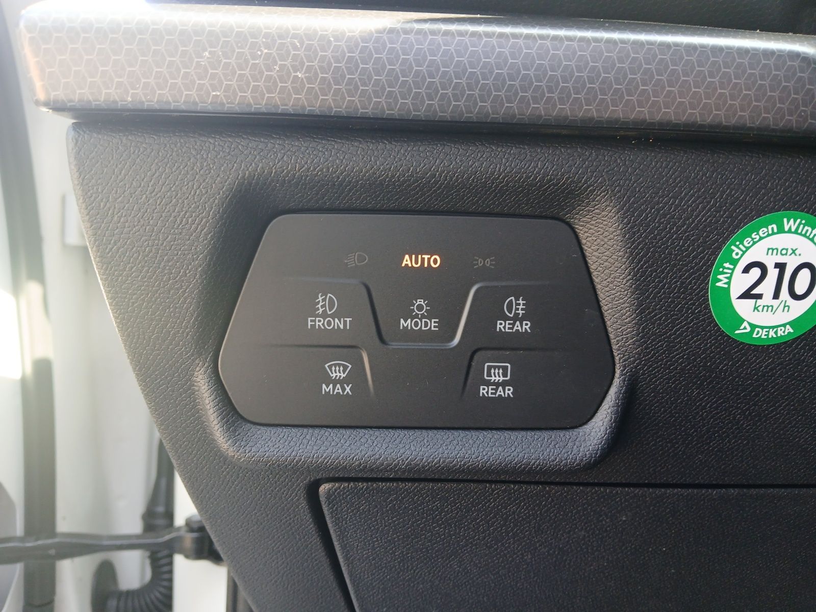 Fahrzeugabbildung SEAT Leon SP TDI Style DSG LED Navi AID ACC RFK SH