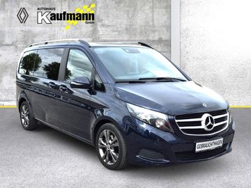Mercedes V 220 - 2