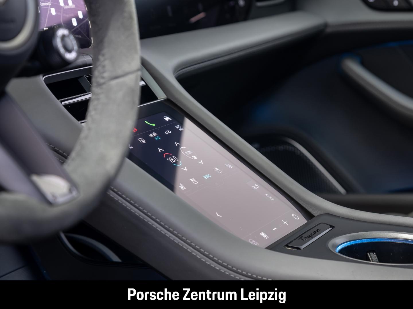 Porsche Taycan Turbo Burmester ActiveRide Nachtsicht