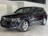 Volkswagen Tiguan Allspace 7Sitzer/4x4/StandHZ/AHK - 7 Sitzer Autos