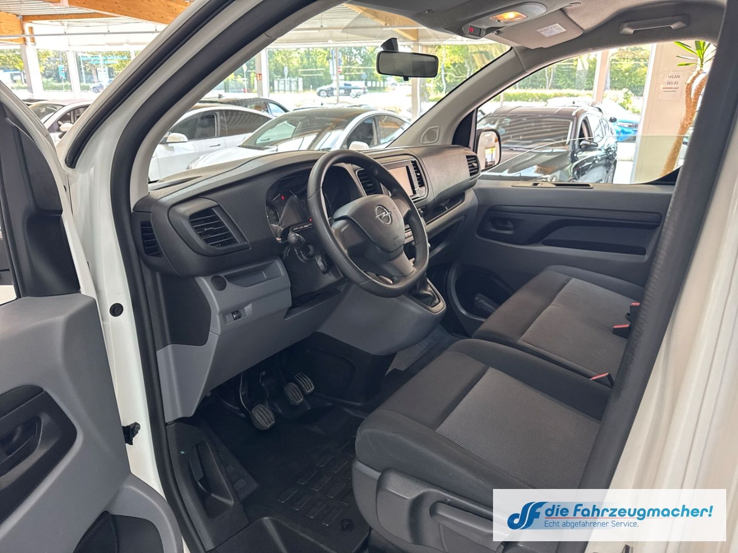 Fahrzeugabbildung Opel Vivaro Kombi L 1.5 D EU6d-T Apple CarPlay Androi