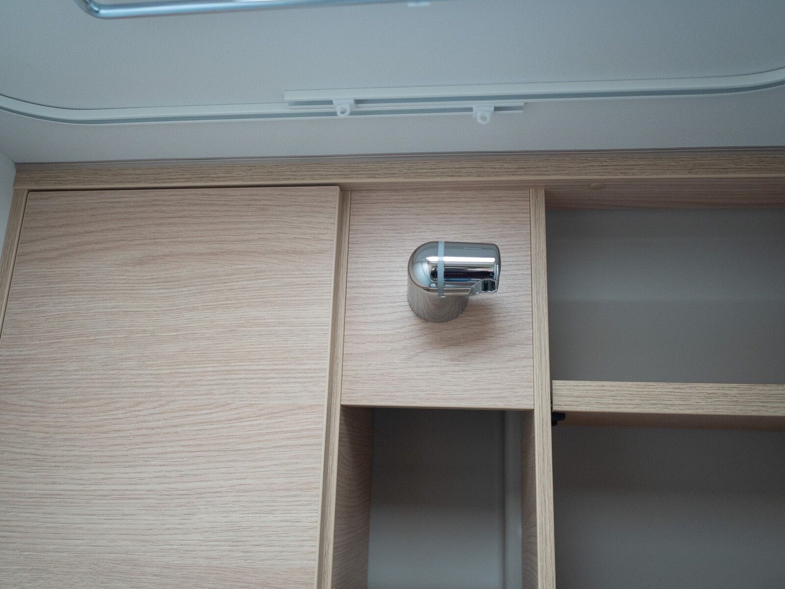 Fahrzeugabbildung Sunlight Cliff 600 Modelljahr 2026 mit Markise!