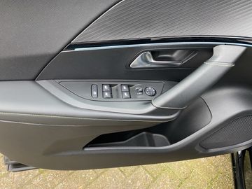 Peugeot 2008 GT Elektro 136 +Navi+Kam.