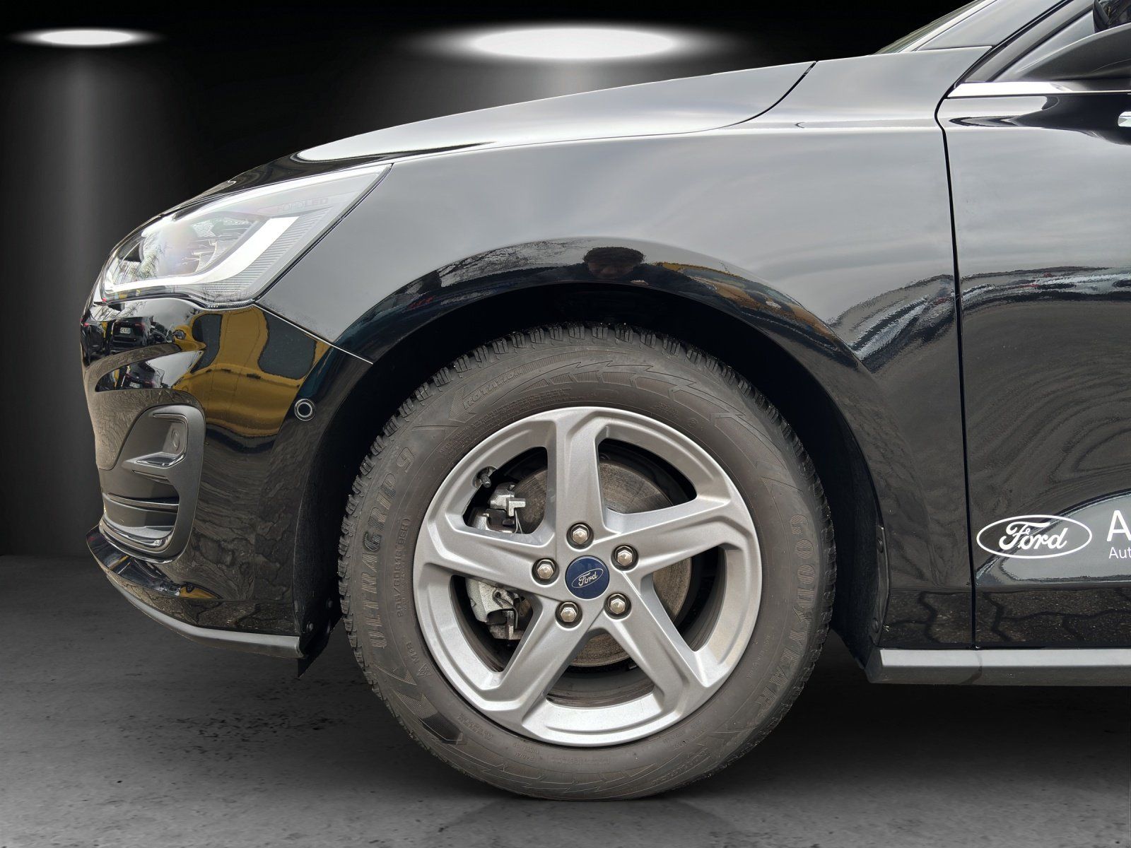 Fahrzeugabbildung Ford Focus Titanium Turnier Winter P. e.Call Kamera