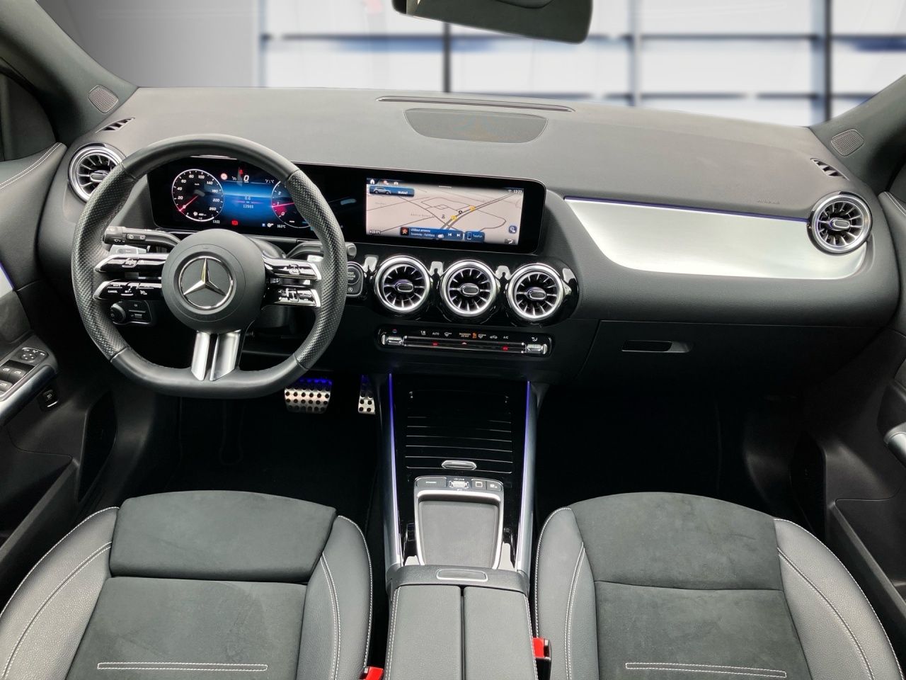 Fahrzeugabbildung Mercedes-Benz GLA 200 AMG AHK Night Multibeam Ambiente Adv.Sou