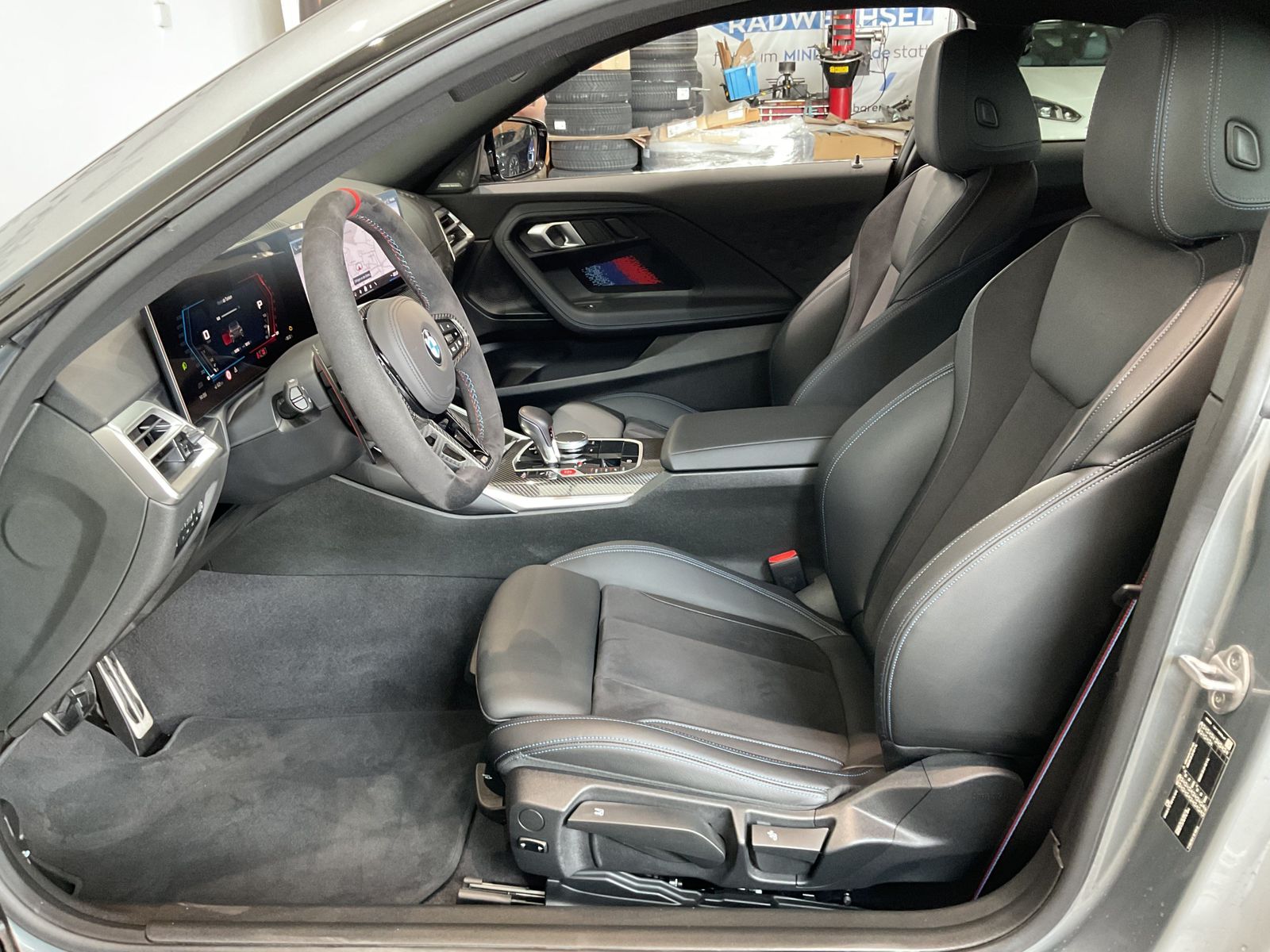 Fahrzeugeinzelansicht 10 Fahrzeugabbildung BMW M2 Coupé |Carbon Fibre |Komfortzugang |Harman Ka