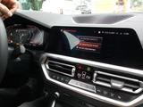 BMW 330i M Sport Automatic M Sport - BMW 330 mit Benzin-Antrieb: Blau, Head-Up Display