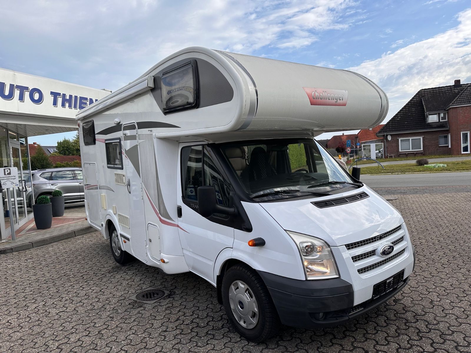 Fahrzeugabbildung Challenger Birthday 31 M14 140CH Transit WC/AHK