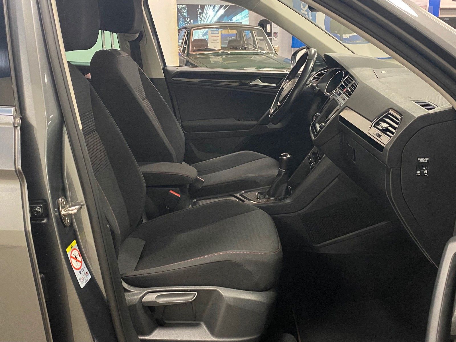 Fahrzeugabbildung Volkswagen Tiguan 1.4 TSI SOUND+1.HAND+NAVIGATION+AHK schw.