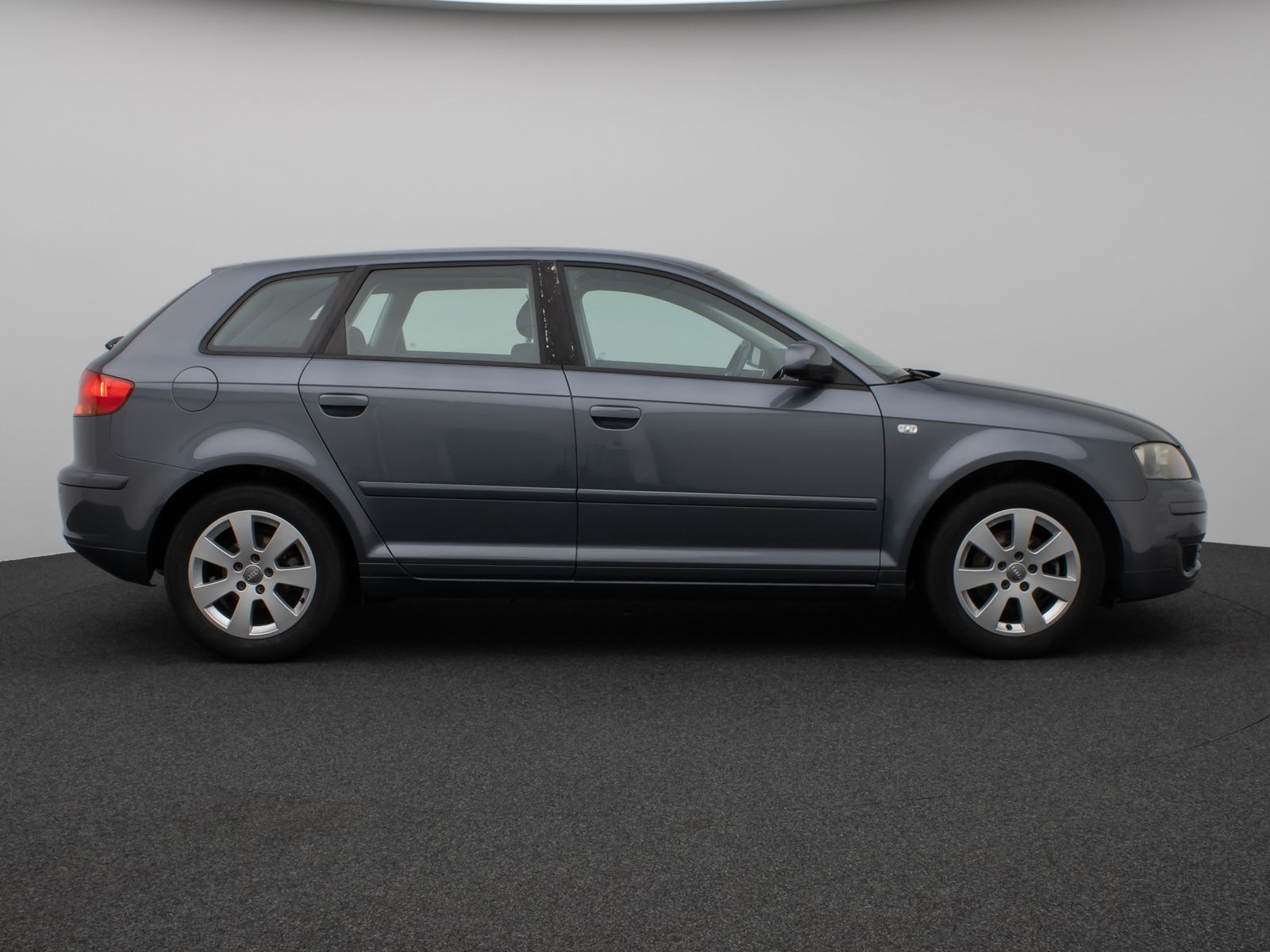 Fahrzeugabbildung Audi A3 Sportback 1.6 FSI Ambiente Sitzhzg PDC Xenon