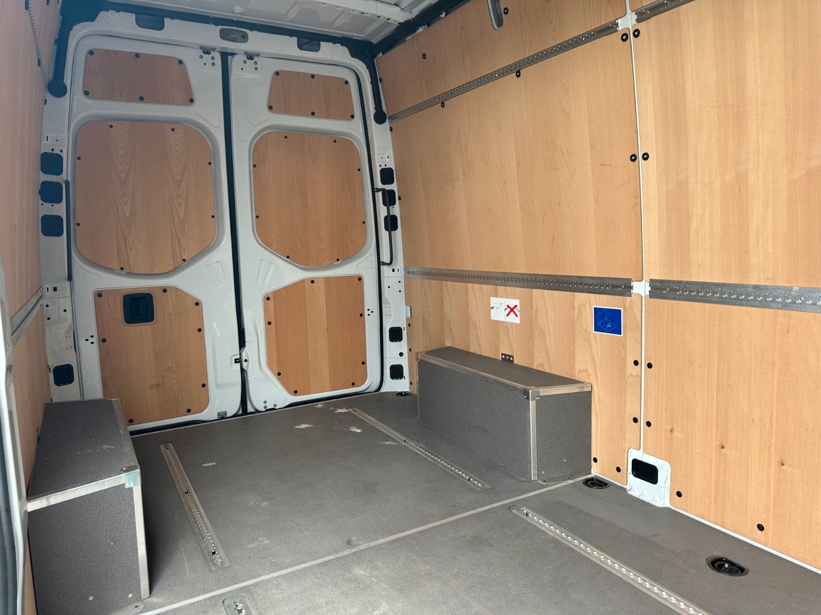 Fahrzeugabbildung Mercedes-Benz Sprinter 317 CDI 3665 9G Klima 360 SHZ Tempomat