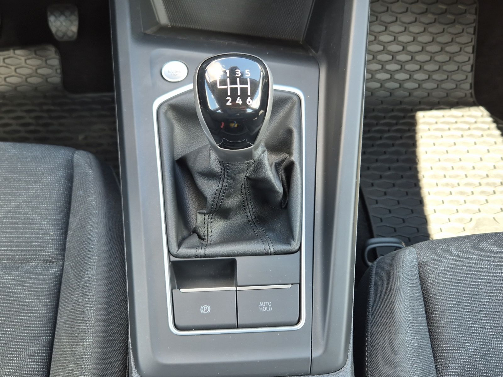 Fahrzeugabbildung Volkswagen Golf VIII Variant Life LED GRA SHZ LANE ASSIST