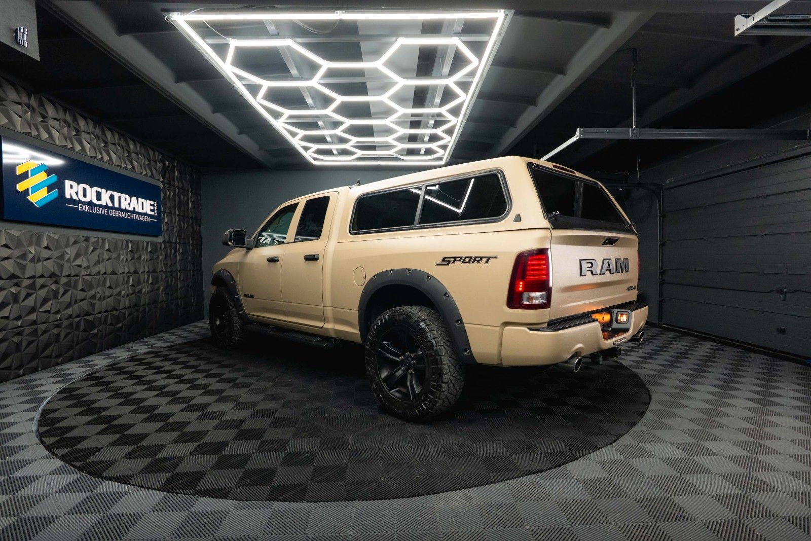 Fahrzeugabbildung Dodge RAM 5.7 V8 HEMI 4x4 RAPTOR LONGBED HARDTOP LED