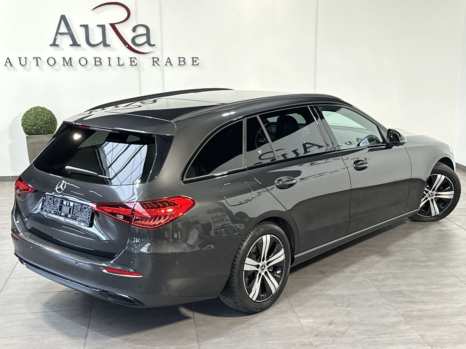 Fahrzeugabbildung Mercedes-Benz C 200d T Avantgarde NAV+LED+VCOCK+CARPLAY+1HD+PP