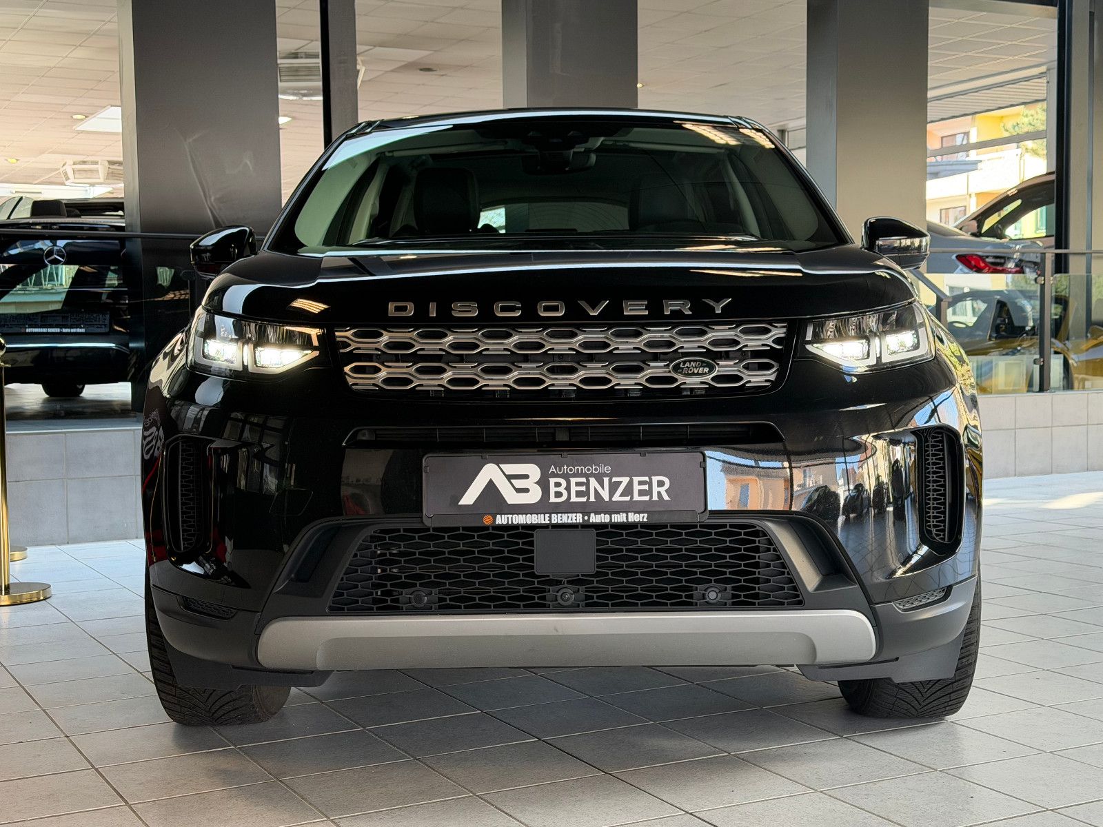 Fahrzeugabbildung Land Rover Discovery Sport S /PANORAMA/HUD/KAMERA/ACC