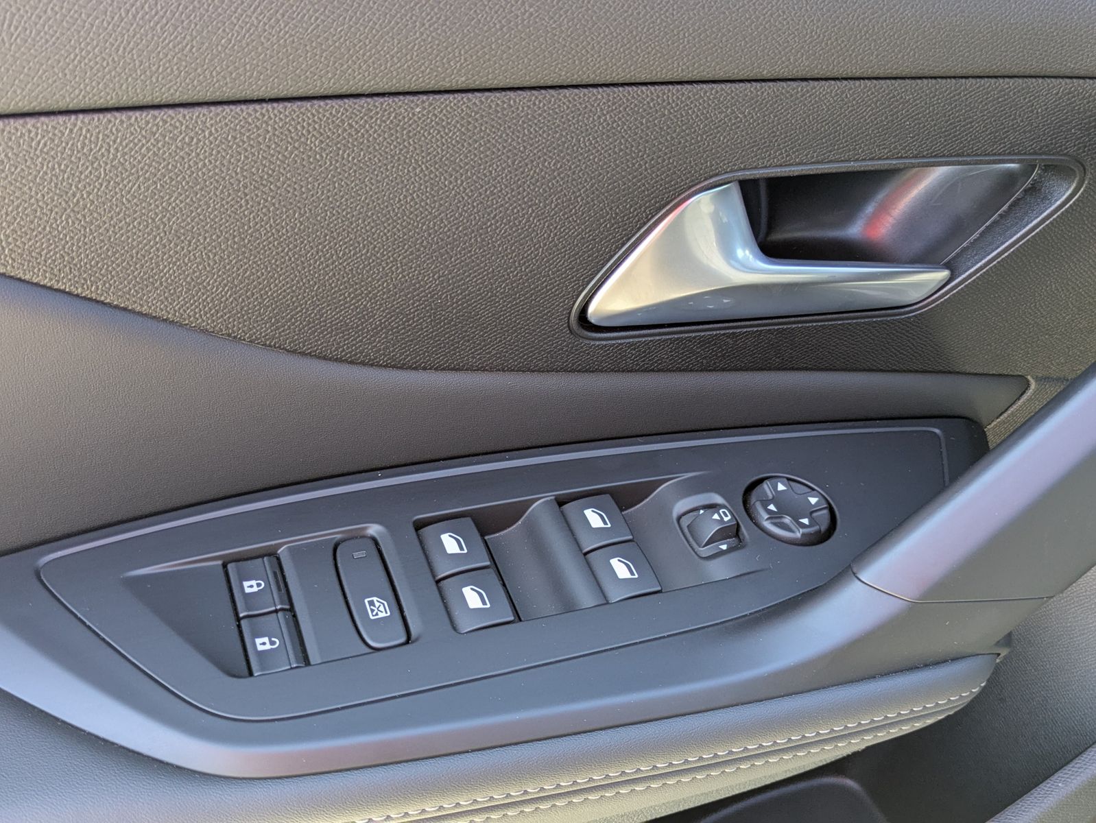 Fahrzeugabbildung Peugeot 308 Allure 1.2 AHK*360°KAMERA*ACC*LED*GARANTIE