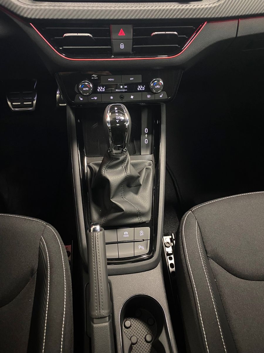 Fahrzeugabbildung SKODA Kamiq 1.5 TSI ACT DSG Monte Carlo+MATRIX+APP++++