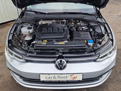Fahrzeugabbildung Volkswagen Golf VIII Variant Life Navi LED RFK ACC StdHz