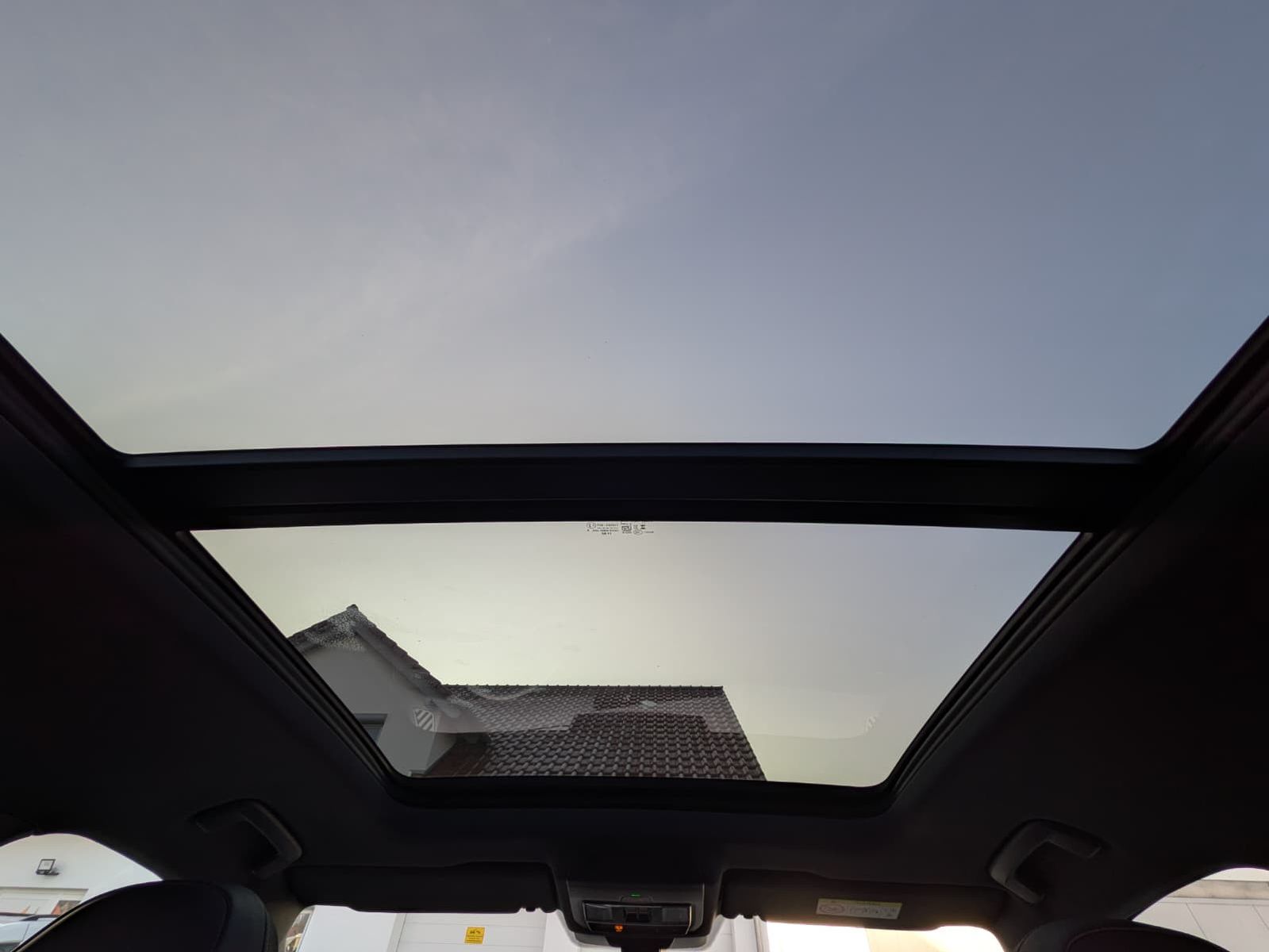 Fahrzeugabbildung Volkswagen Tayron 2.0 TDI 4M R-Line BLACK*7Si*MATRIX*PANO