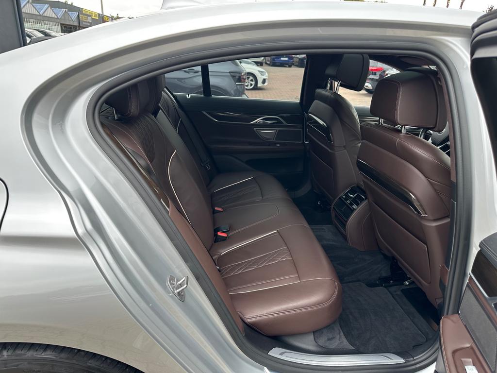 BMW 730