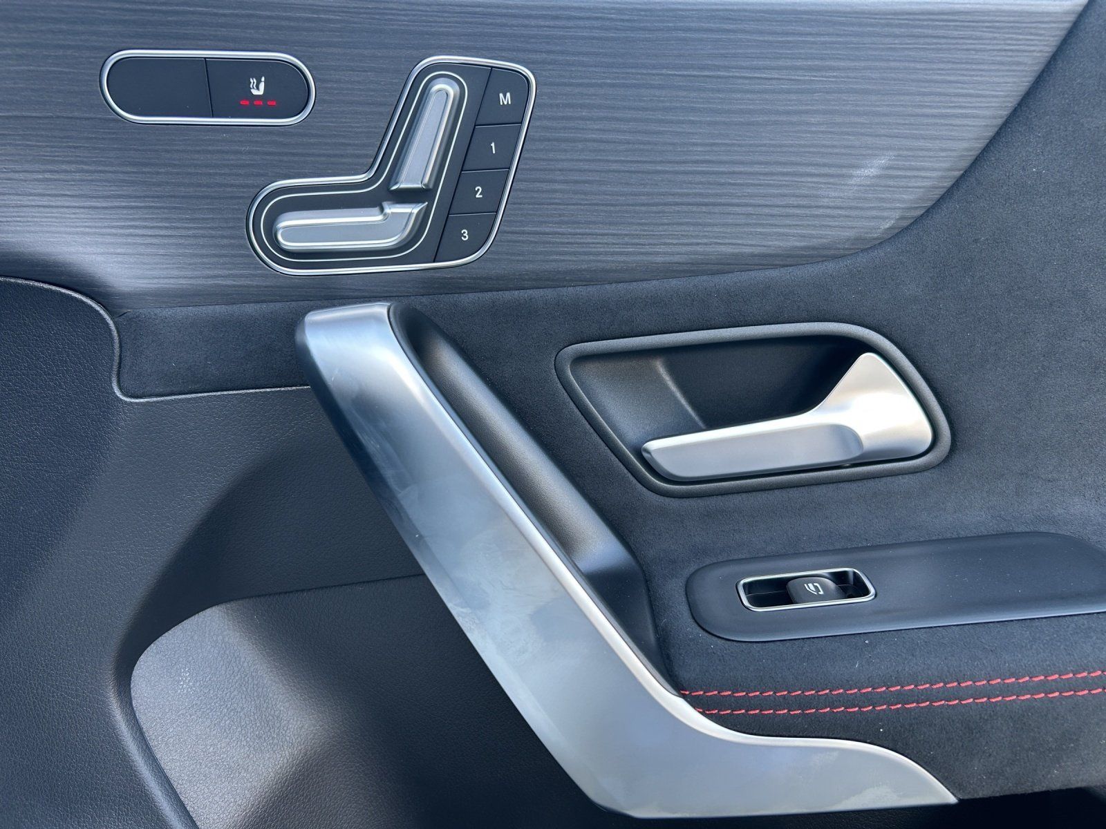 Fahrzeugabbildung Mercedes-Benz CLA 220 d SB AMG Pano MEMORY Head-Up MULTIBEAM