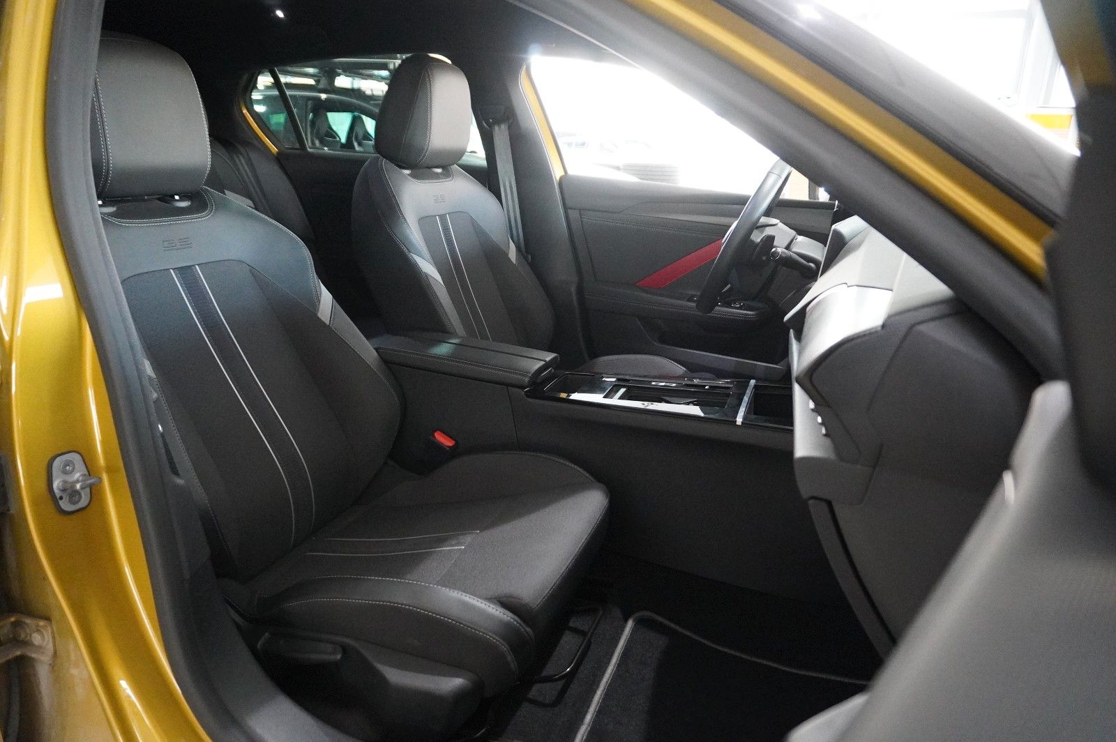 Fahrzeugabbildung Opel Astra L Lim. 1.6 HYBRID GS SPORT NAVI/360°/SPORT