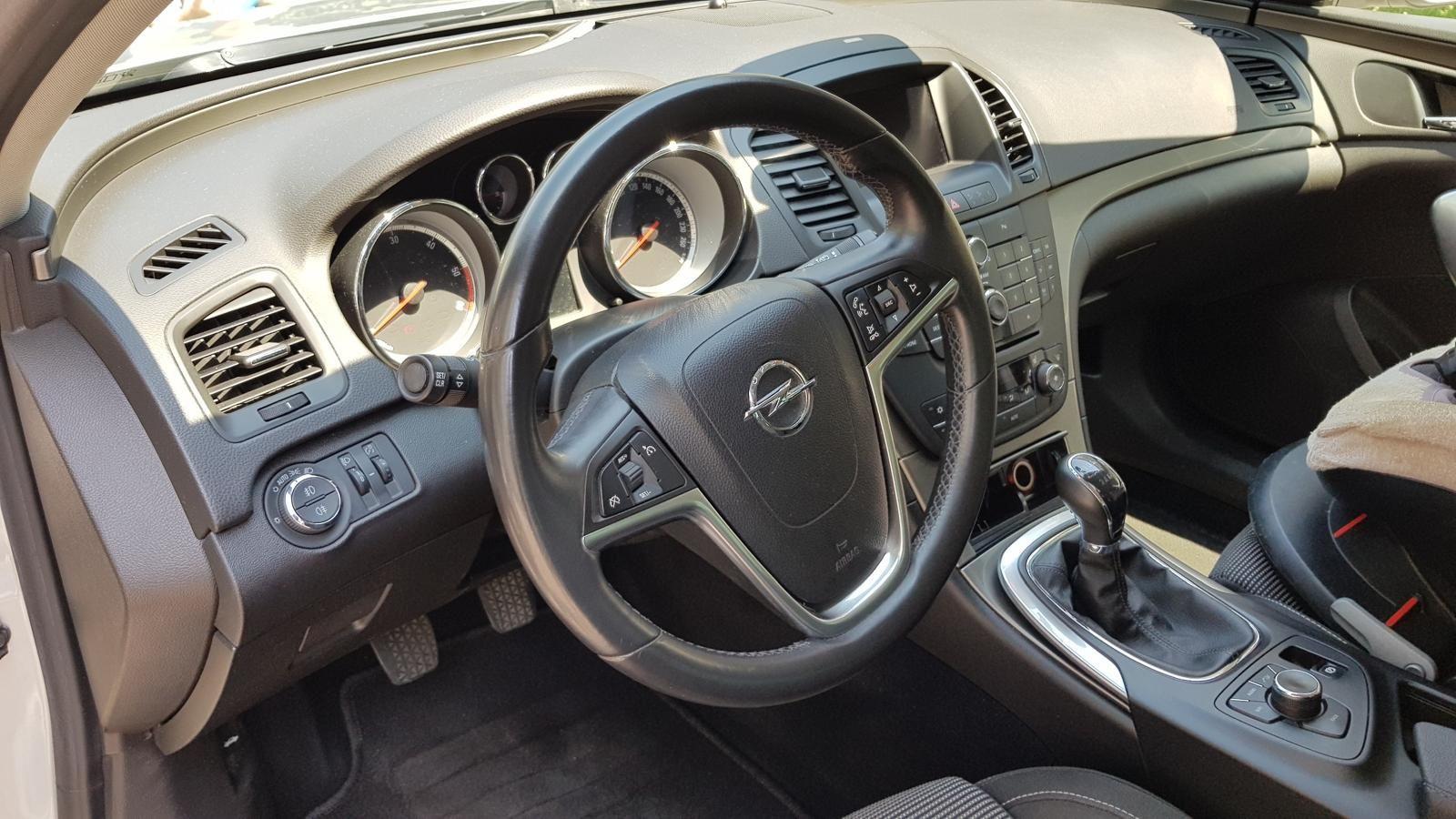 Opel Insignia 2011 — photo 8