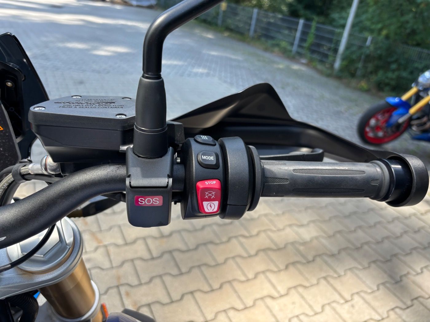 Fahrzeugabbildung BMW R 1250 R Style Sport Akrapovic