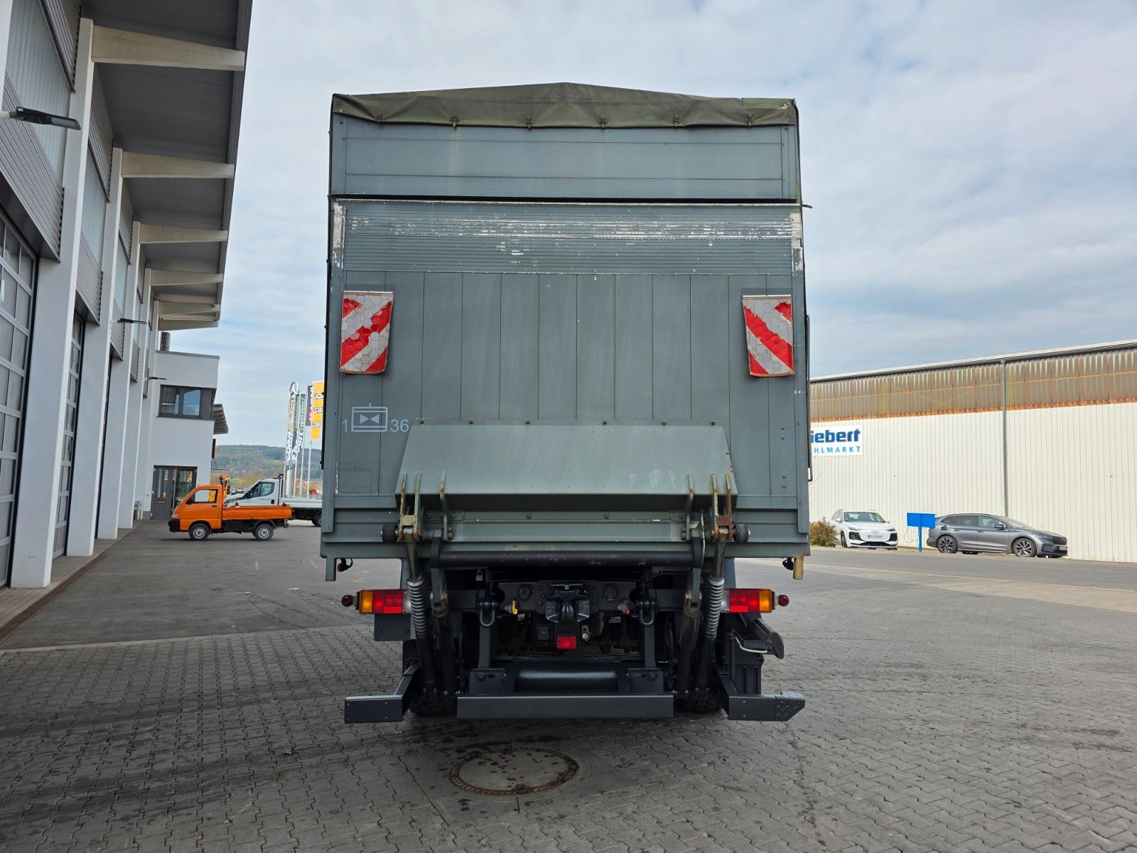 Fahrzeugabbildung Iveco Eurocargo ML140E21 LBW 3 Sitze Differenziale