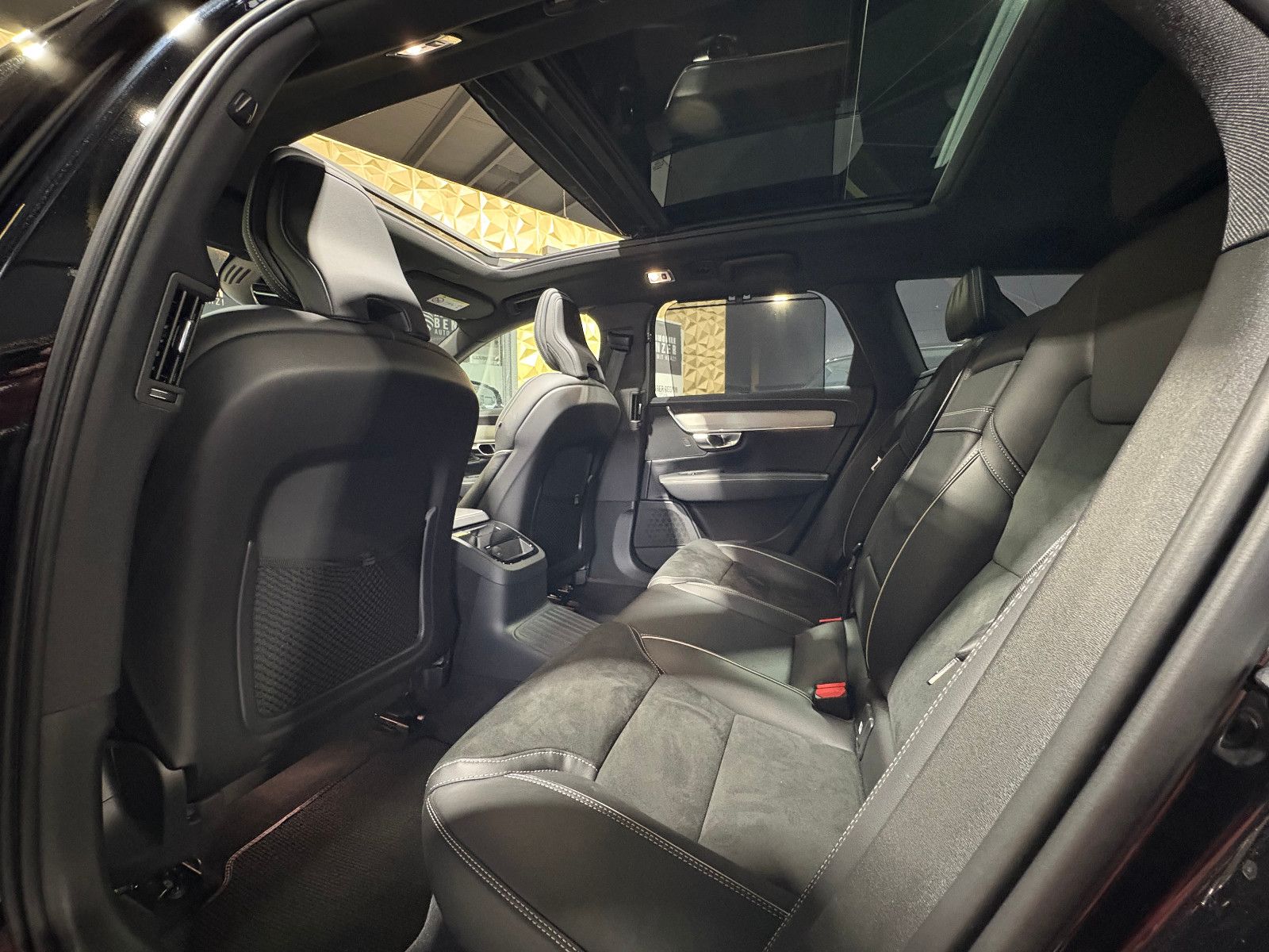 Fahrzeugabbildung Volvo V90 Kombi R Design Recharge Plug-In Hybrid AWD/