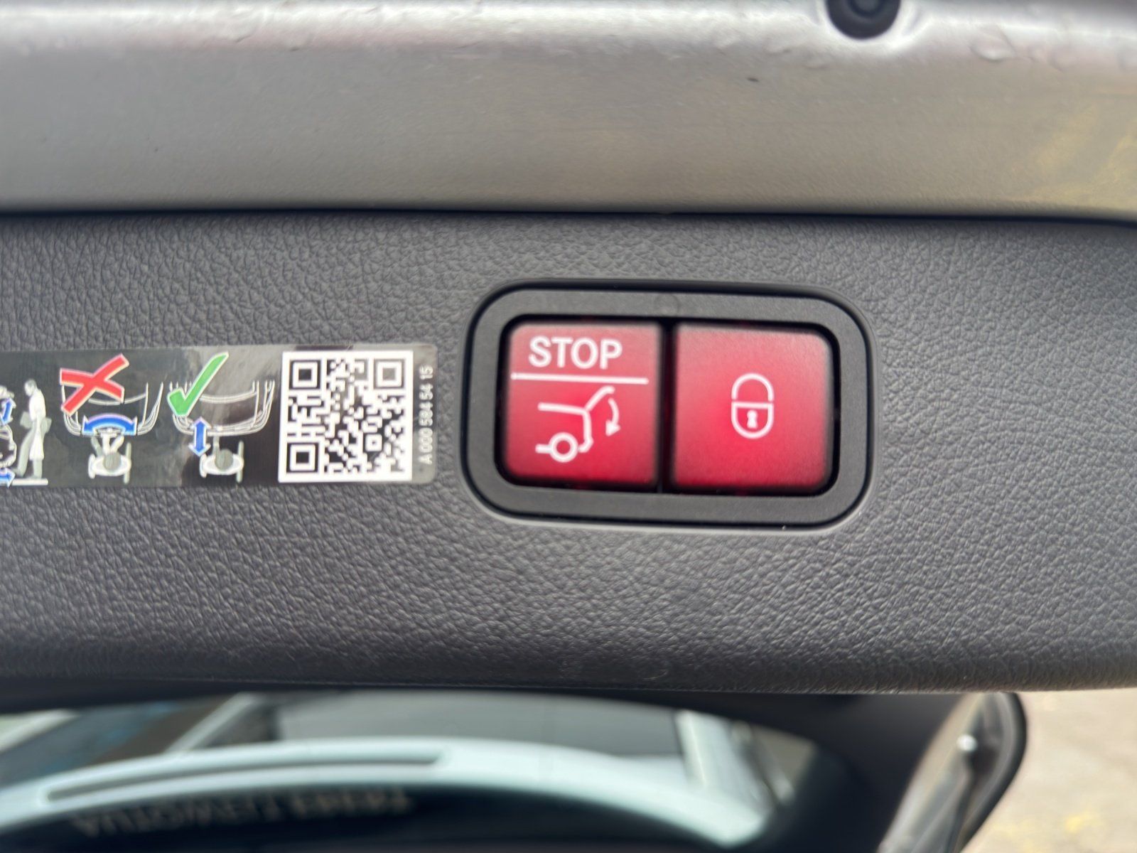 Fahrzeugabbildung Mercedes-Benz C 300 e T AMG Distro PANO Burme3D KeyGo 360°