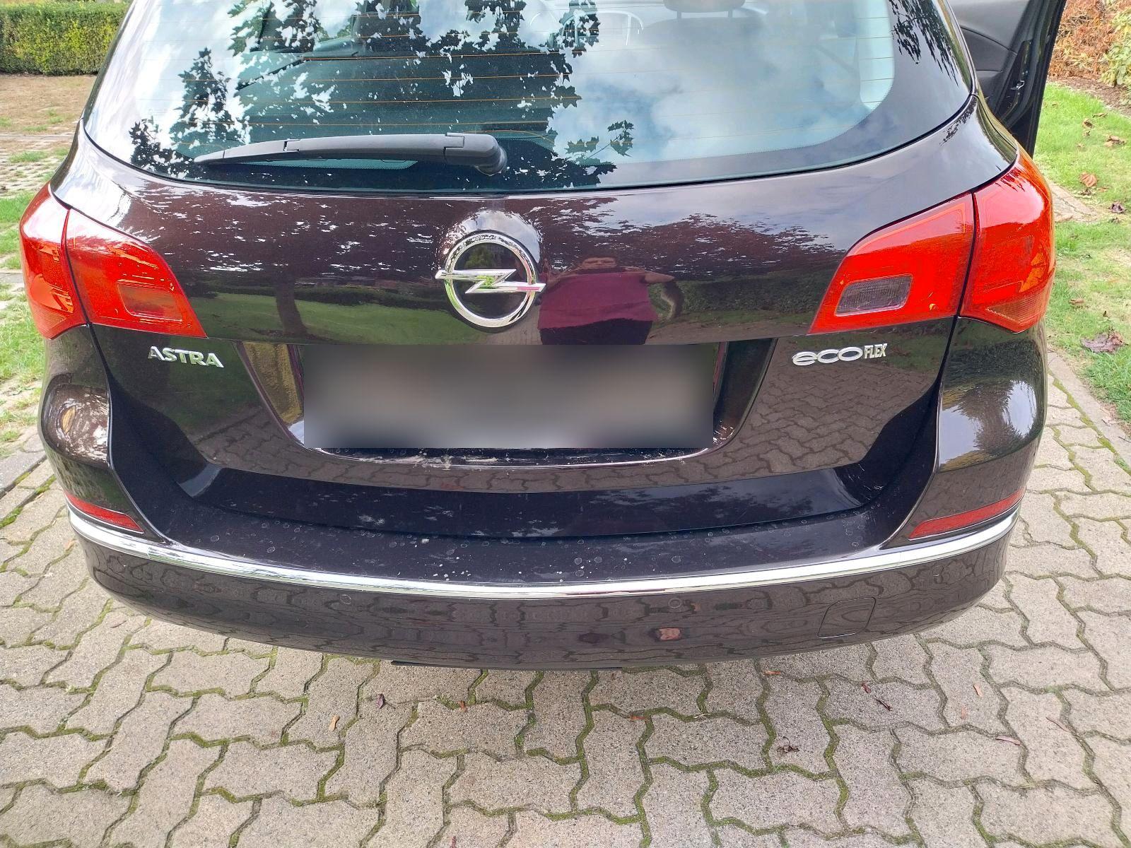 Opel Astra 2014 — photo 9