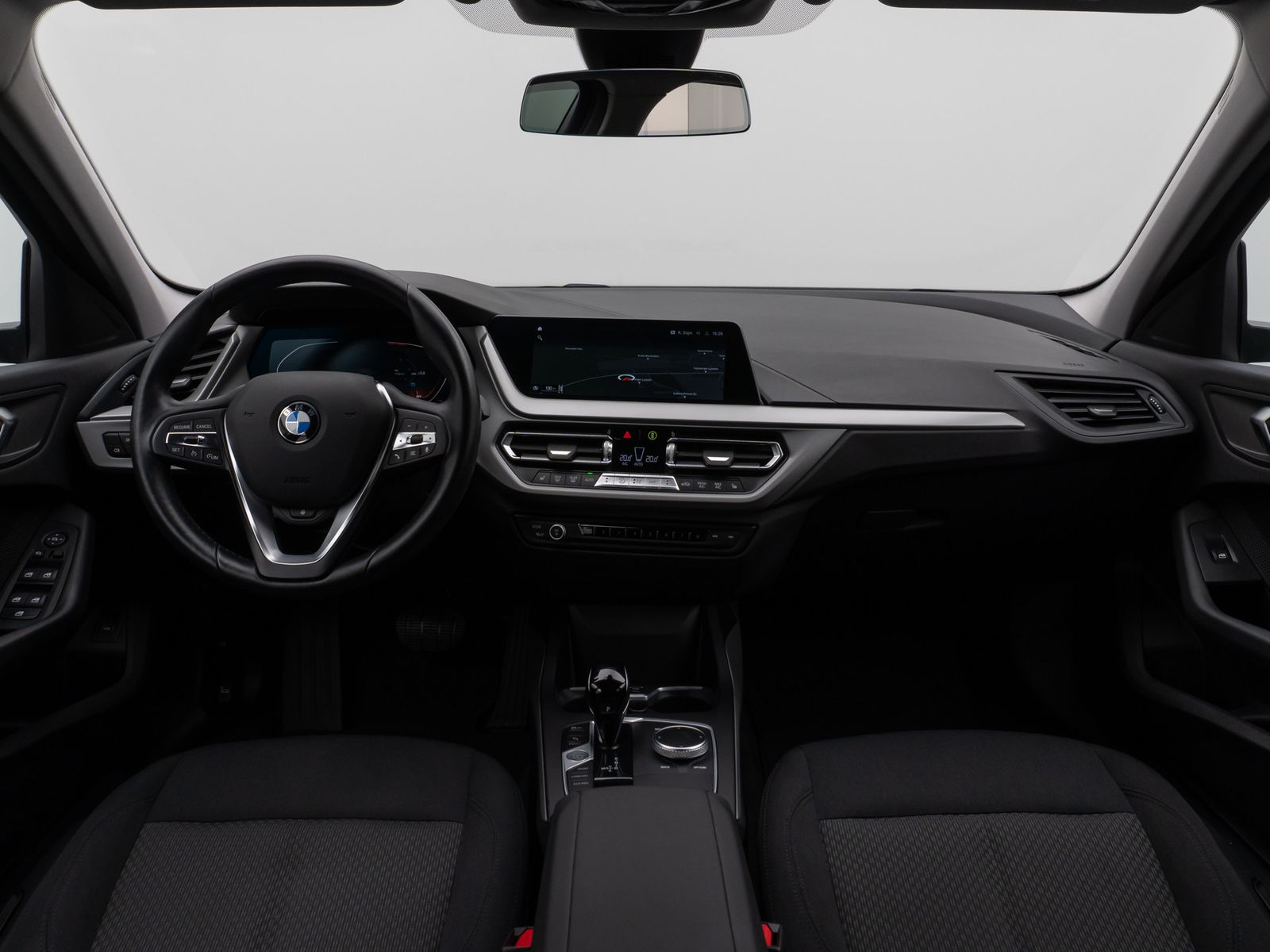 Fahrzeugabbildung BMW 118i Kamera DAB Lordos CockPitPro Lenkrhzg LED