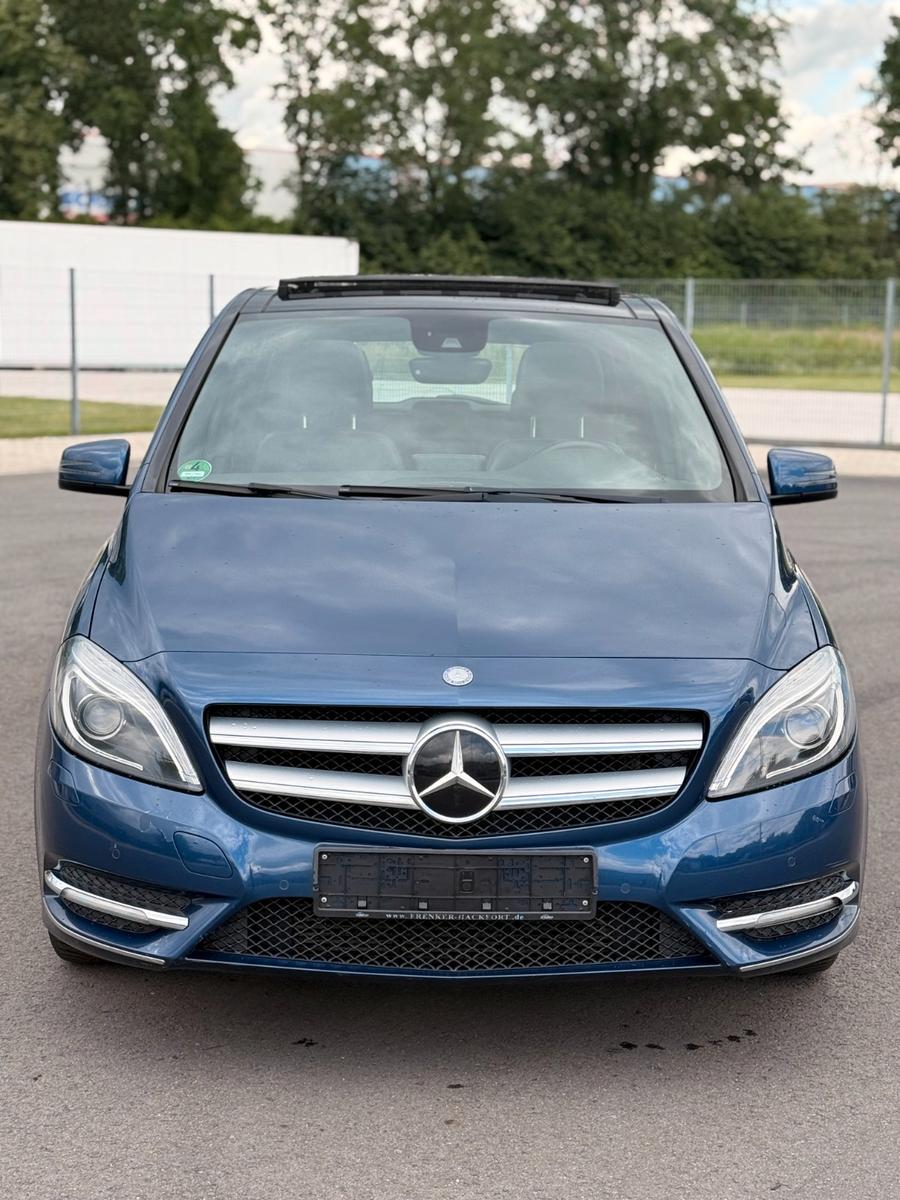 Mercedes-Benz B180 2011 — photo 8
