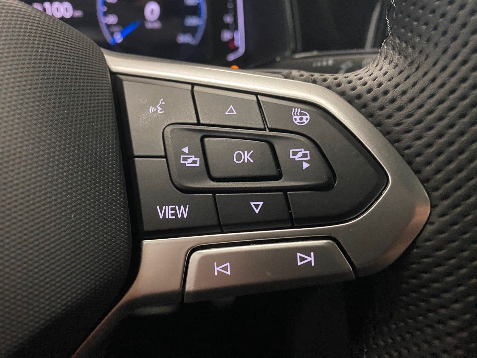 Fahrzeugabbildung Volkswagen T-Roc 2.0 TSI DSG 4MOTION R-Line+AHK+Black Style