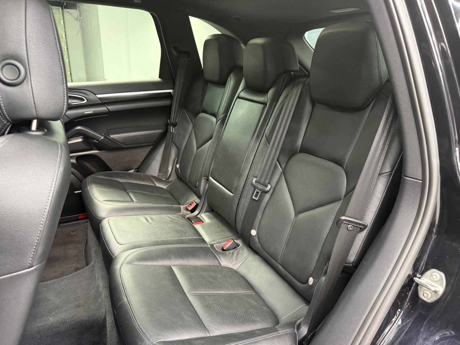 PORSCHE CAYENNE DIESEL 3.0 V6 245ch 4X4 - PNEUMATIQUE - TOIT PANORAMIQUE - CUIR - CAMÉRA DE RECUL - XÉNON