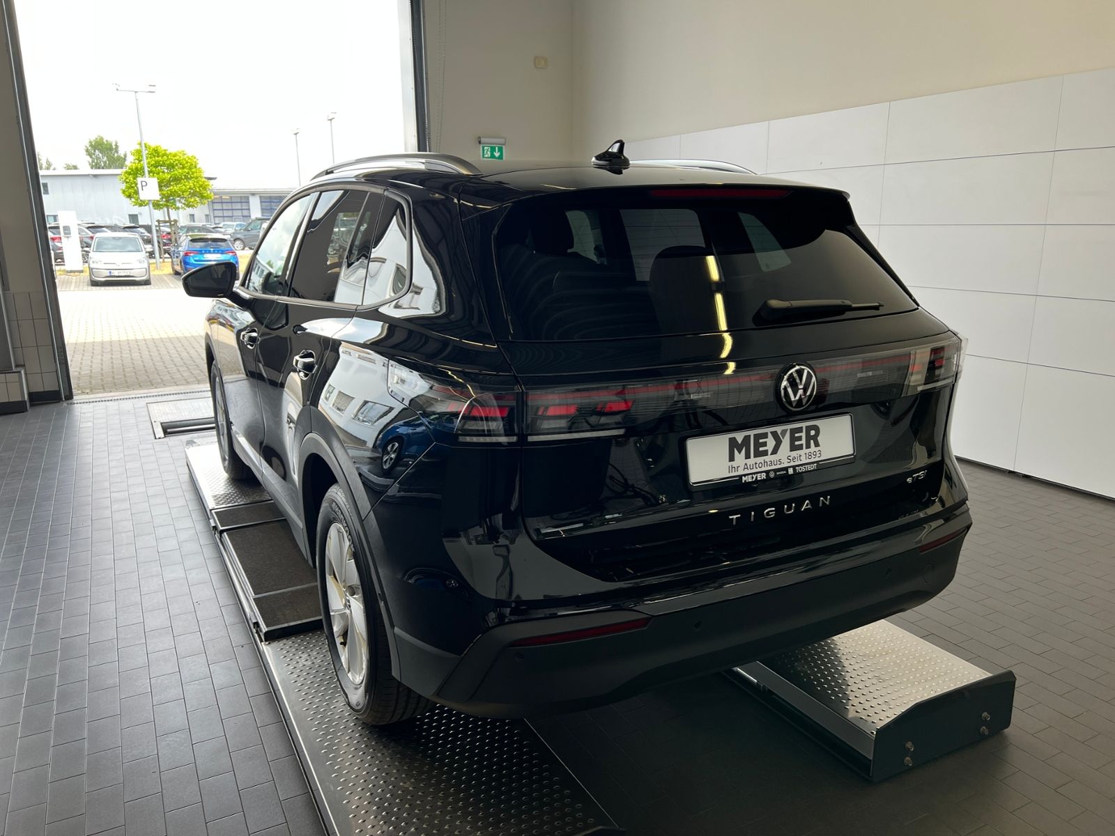 Fahrzeugabbildung Volkswagen Tiguan LIFE 1.5 eTSI DSG *AHK, LED Plus, Kamera,