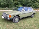 Mercedes-Benz 200 - Mercedes-Benz 200 aus 1980