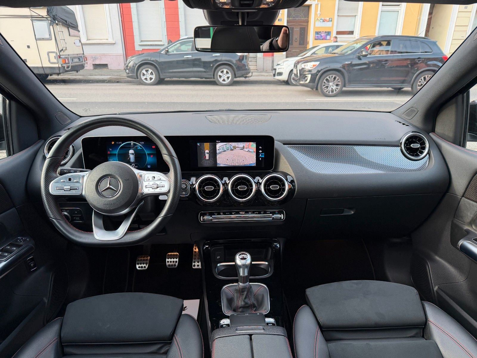 Fahrzeugabbildung Mercedes-Benz B 180 AMG LINE PANO NAVI KAMERA MBUX LED AHK