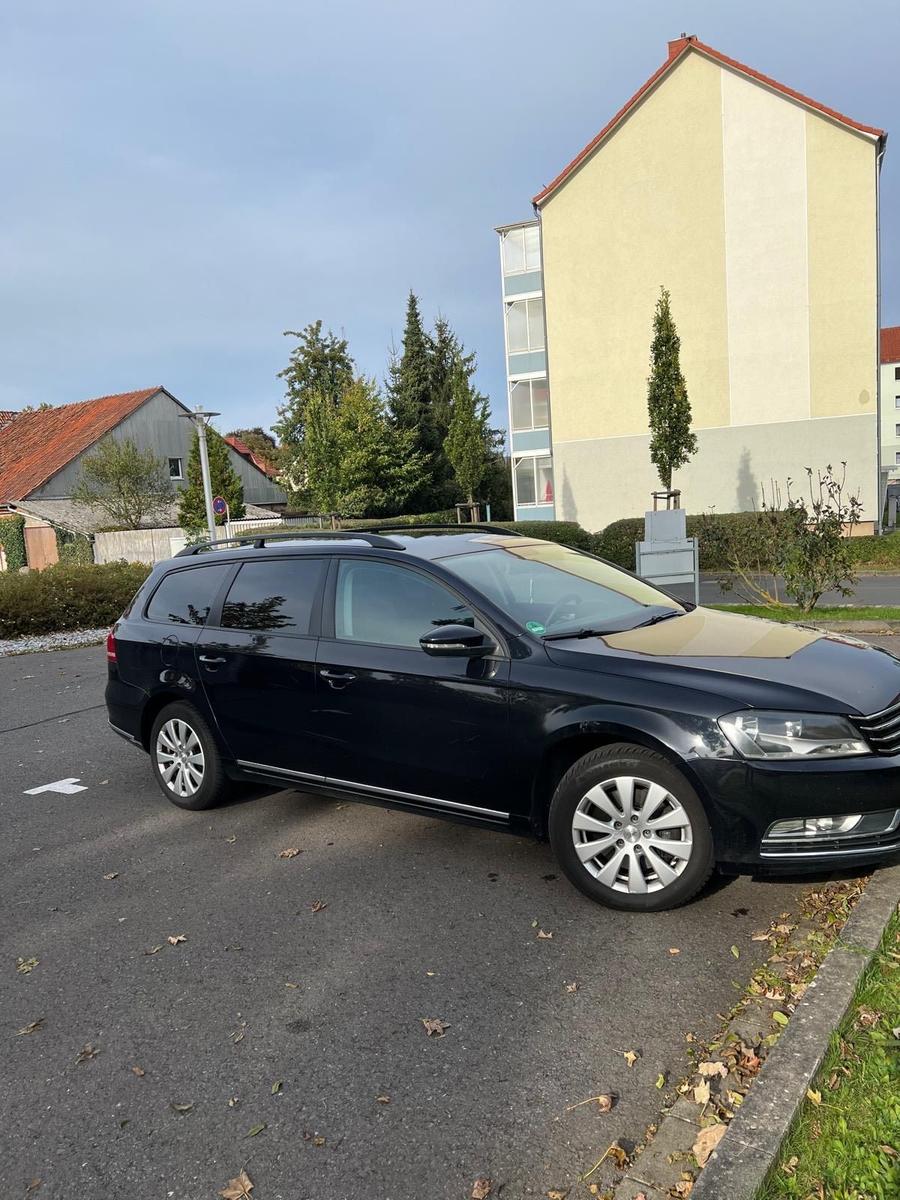 Volkswagen Passat 2011 — interior