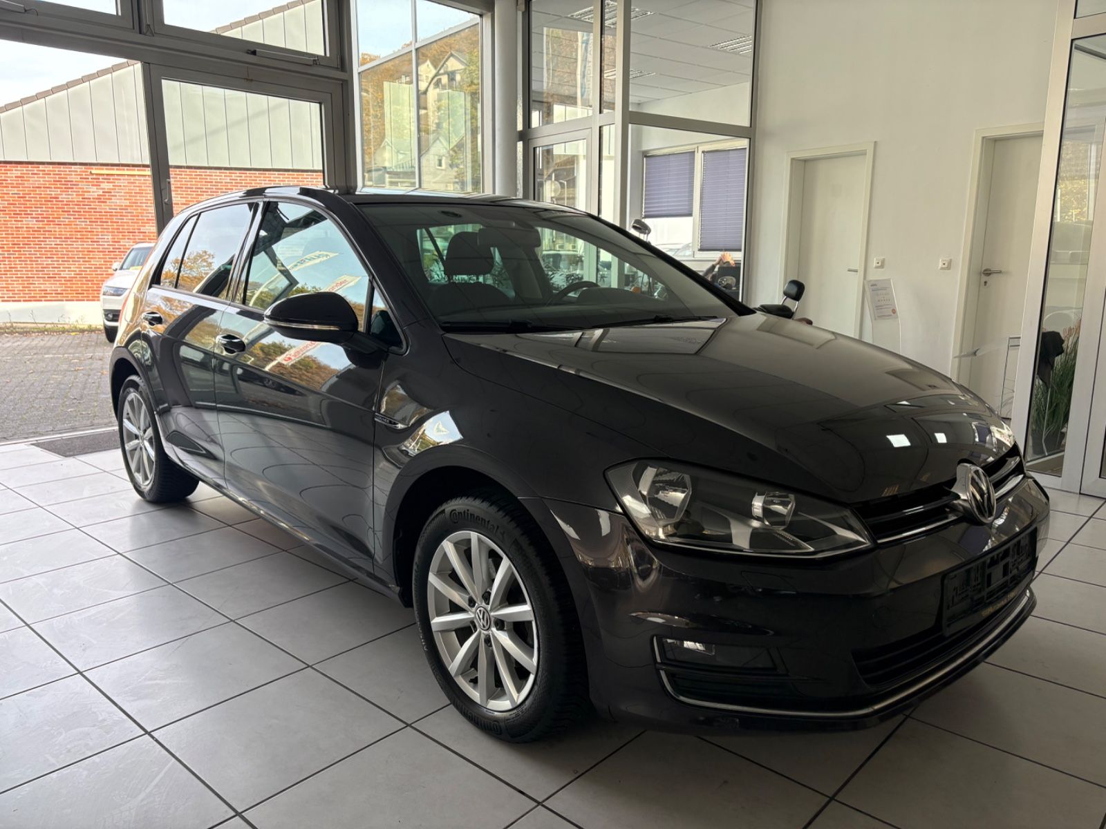 Fahrzeugabbildung Volkswagen Golf VII Lim. Lounge BMT
