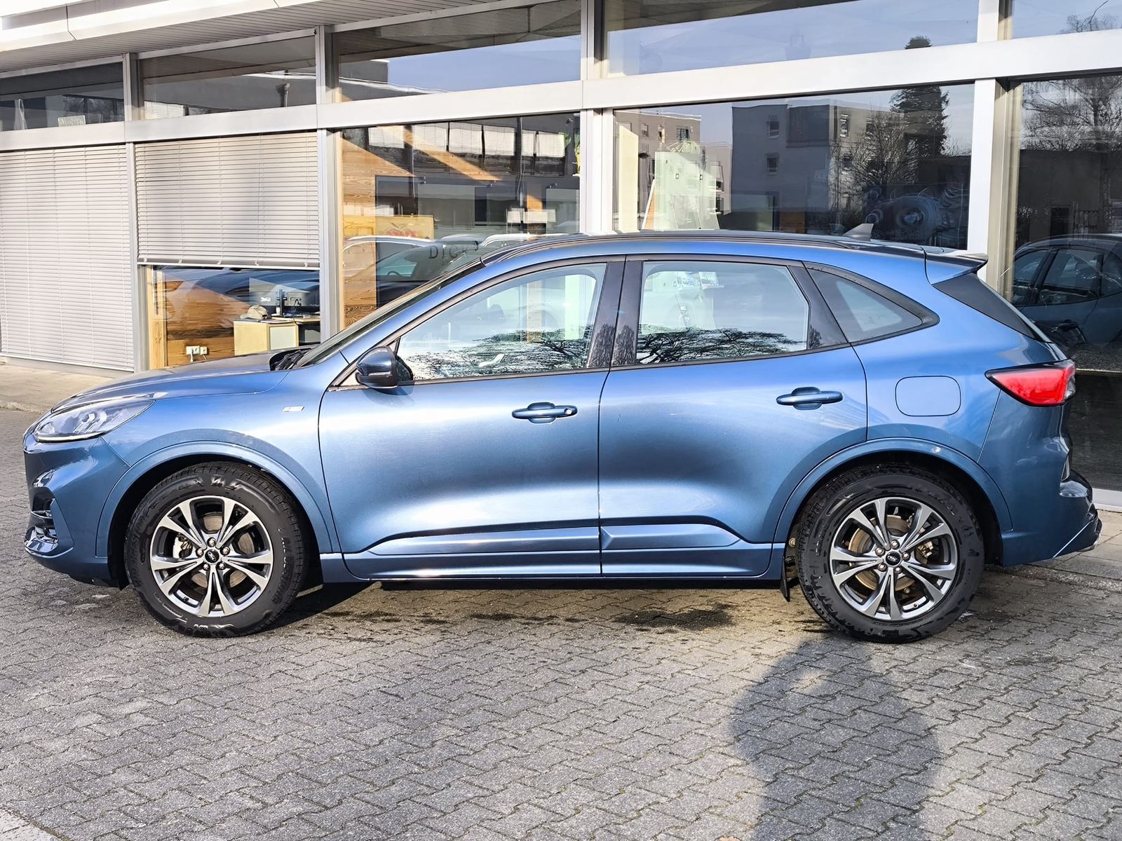 Fahrzeugabbildung Ford Kuga 1.5 EB ST-Line VIRTU+NAVI+LED+KAM+PDC+18"LM