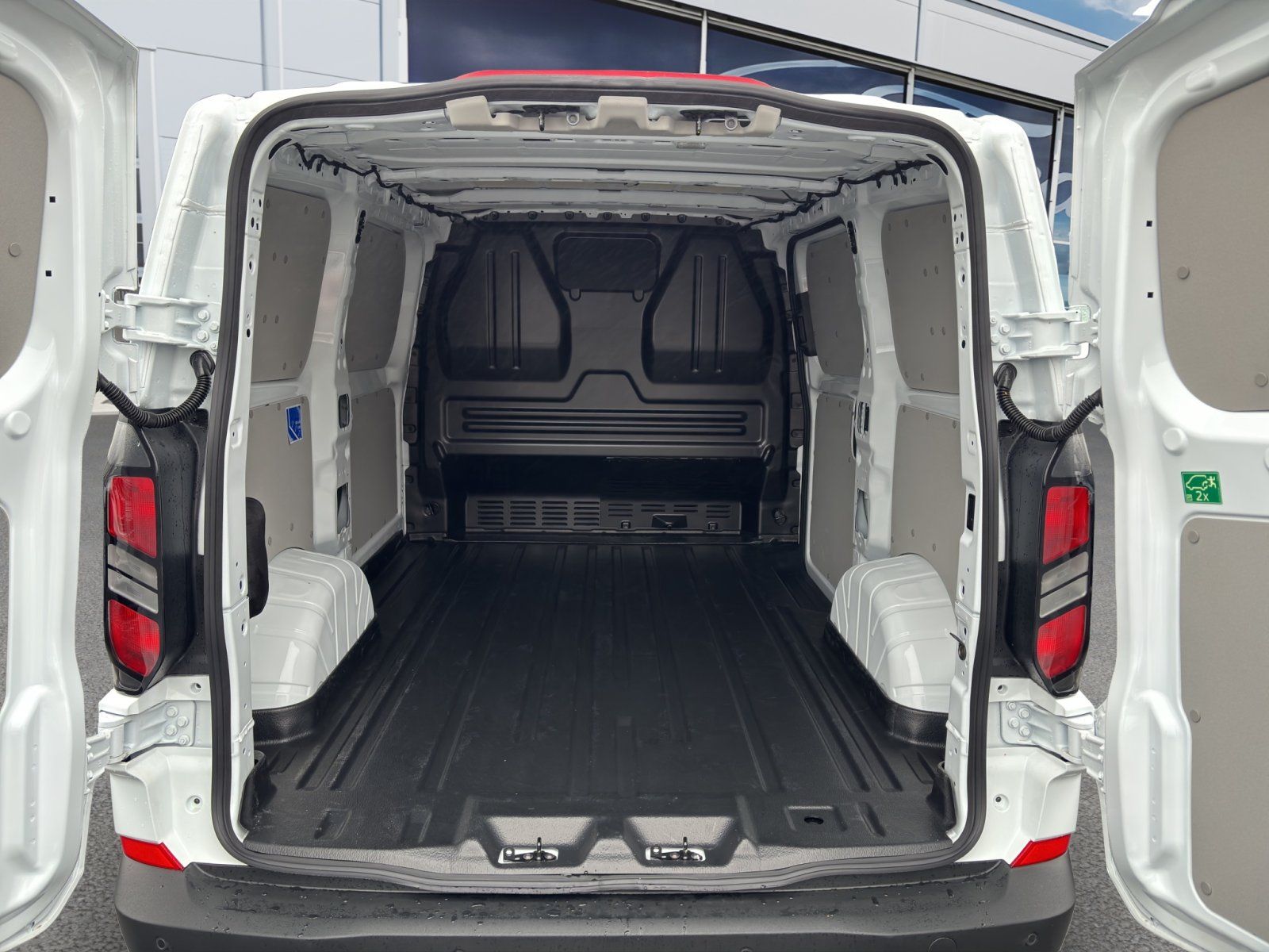 Fahrzeugabbildung Ford Transit Custom 320 L1 Trend FWD Plug-in Hybrid