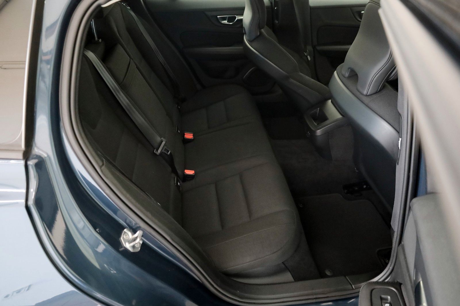 Fahrzeugabbildung Volvo V60 Momentum Core,Navi,LED,DAB,PDC,AHK