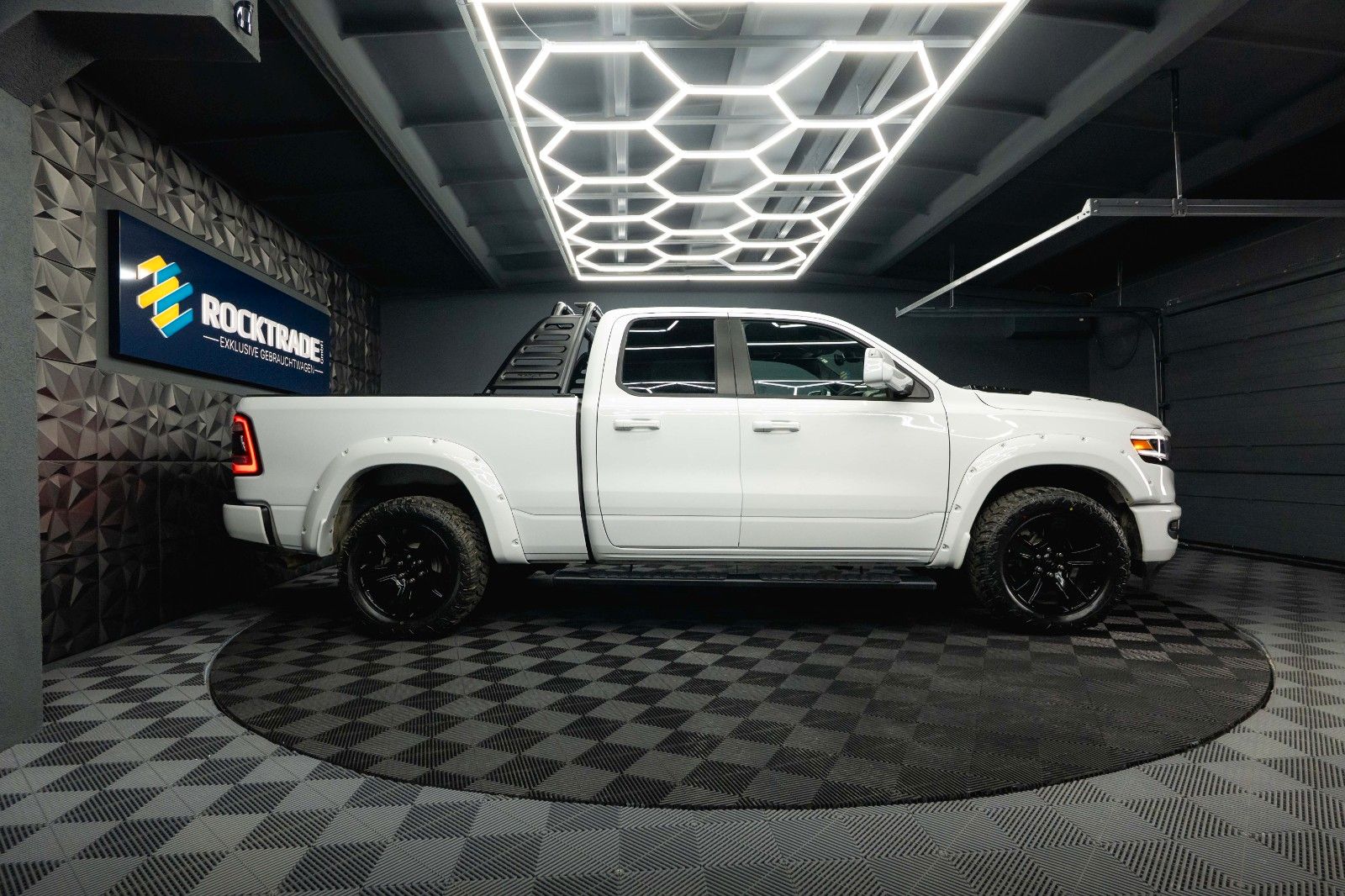 Fahrzeugabbildung Dodge RAM 5.7 V8 HEMI 4x4 OFFROAD LONGBED Limited 19%