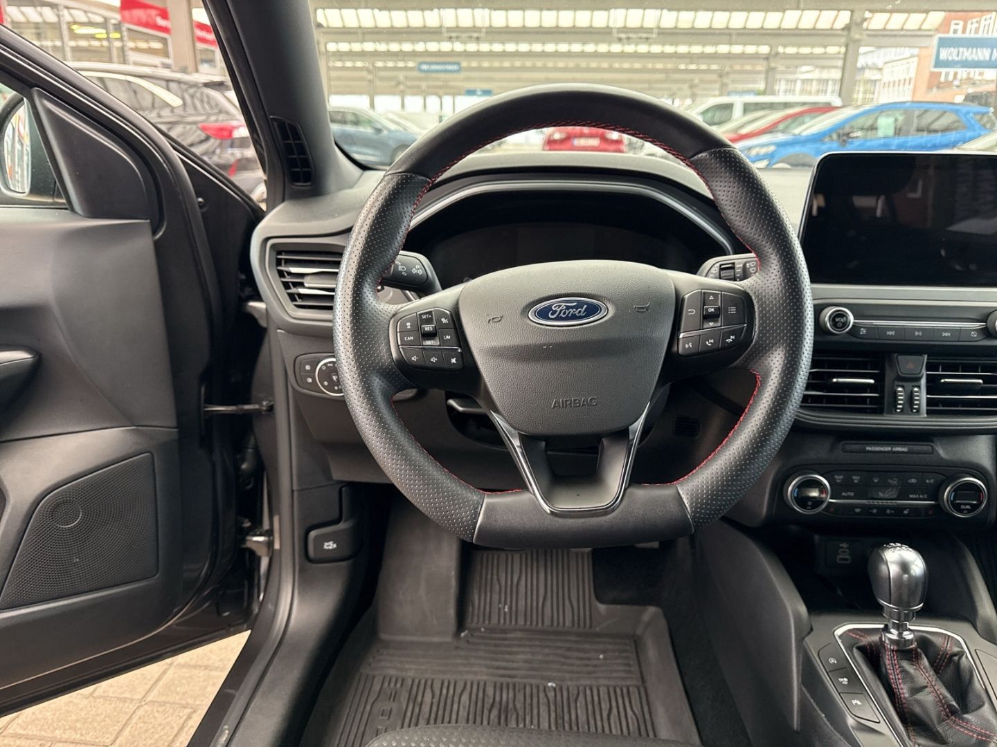Fahrzeugabbildung Ford Focus Turnier ST-Line Style Kamera NAVI DAB TWA
